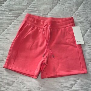 Lululemon Sakura Pink Scuba High-Rise Short 5" Size 6 NWT